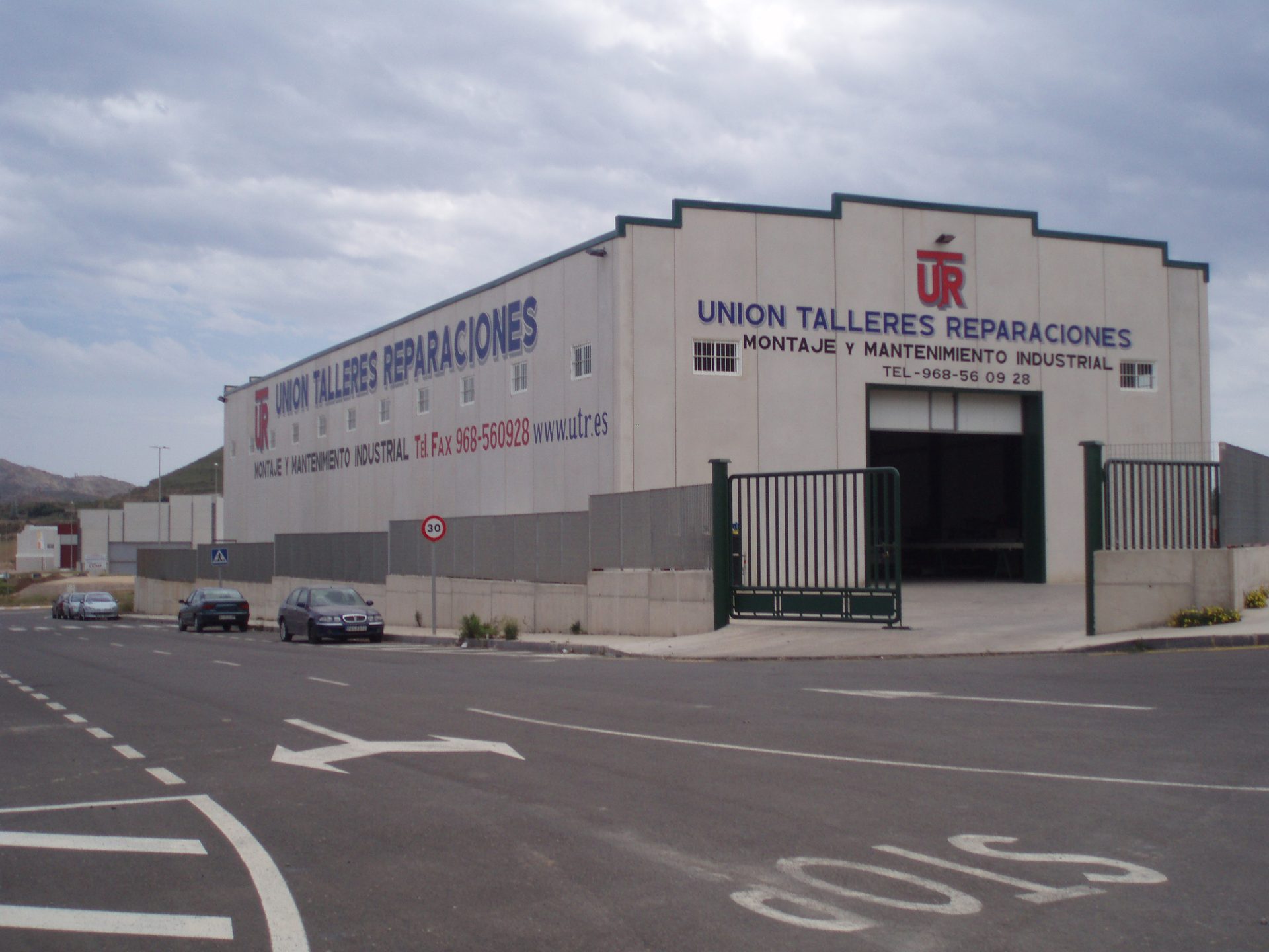 Nave de oficinas y talleres de UTR en el Polígono Industrial Lo Bolarín, La Unión